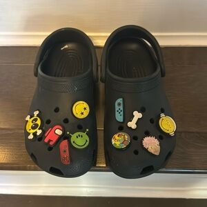Black Crocs junior size 4 - charms included